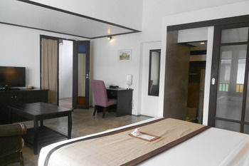 Hotel The Herbs Hua Hin Town