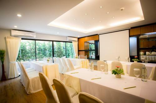 Crystal Jade Hotel And Service Apartment