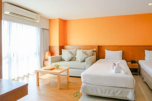 Crystal Jade Hotel And Service Apartment