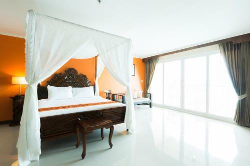 Hotel Royal Phala Cliff Beach Resort & Spa