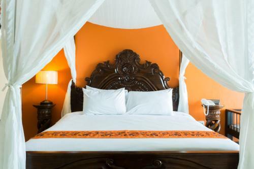 Hotel Royal Phala Cliff Beach Resort & Spa