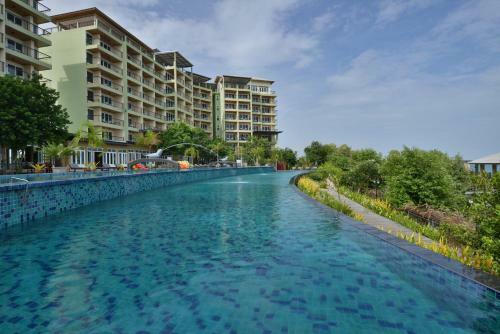 Hotel Royal Phala Cliff Beach Resort & Spa