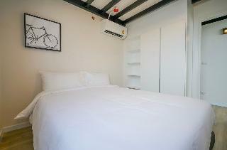 Q-box Hotel Bangkok Blossom