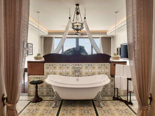 Hotel Perle D'orient Cat Ba - Mgallery
