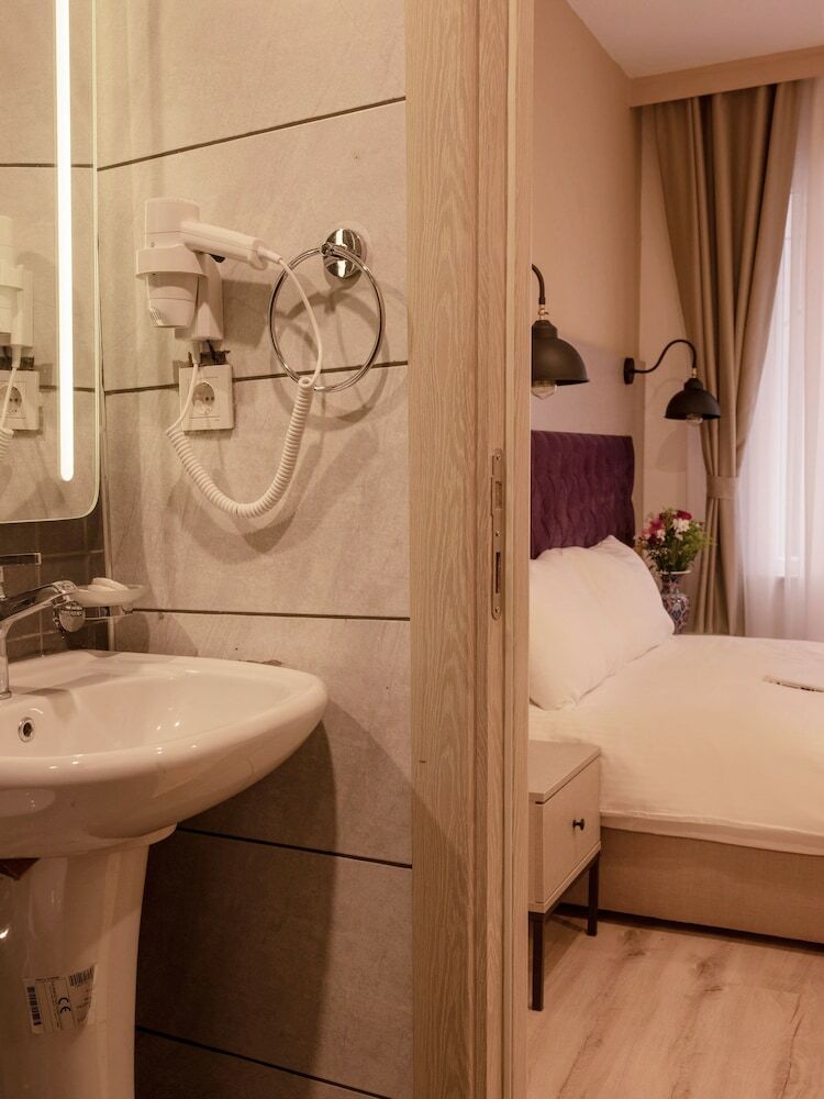Hotel Boutique The Lola Hotel