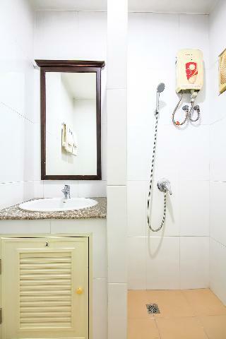 Oyo 383 White Inn Hotel