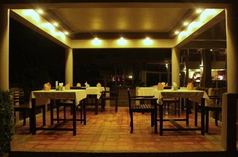 Hotel Bhumiyama Beach Resort