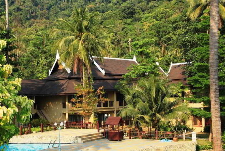Hotel Bhumiyama Beach Resort