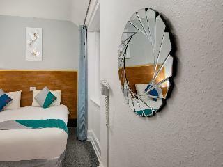 Oyo Eastbank Hotel