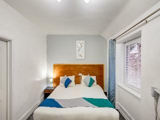 Oyo Eastbank Hotel