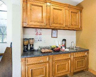 Hotel Rodeway Inn & Suites