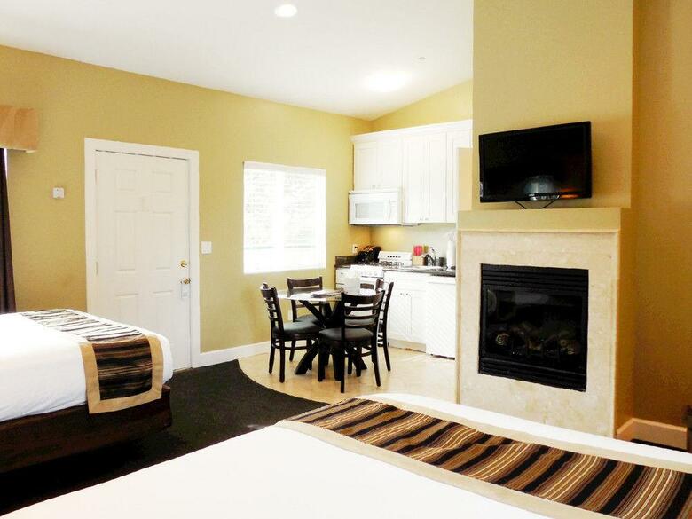 Hotel Sea Breeze Inn & Logde