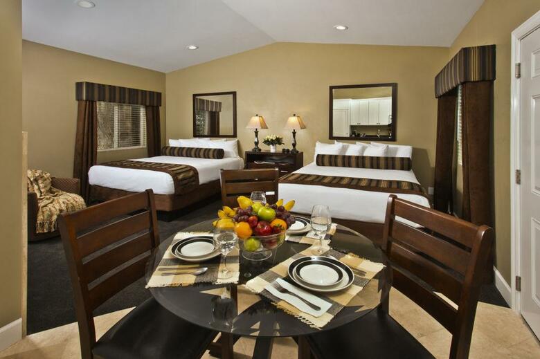 Hotel Sea Breeze Inn & Logde