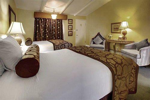 Hotel Sea Breeze Inn & Logde