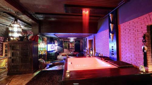 Bijou Hotel / Love And Romance