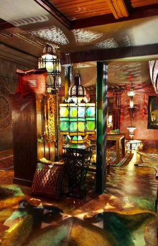 Bijou Hotel / Love And Romance