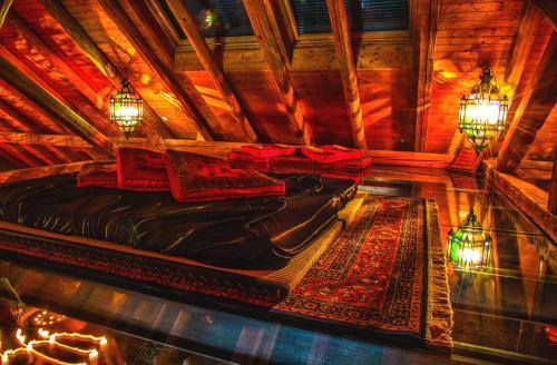 Bijou Hotel / Love And Romance