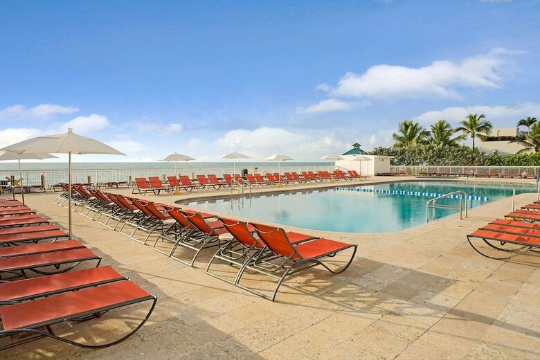 Hotel Ramada Plaza Marco Polo Beach Resort