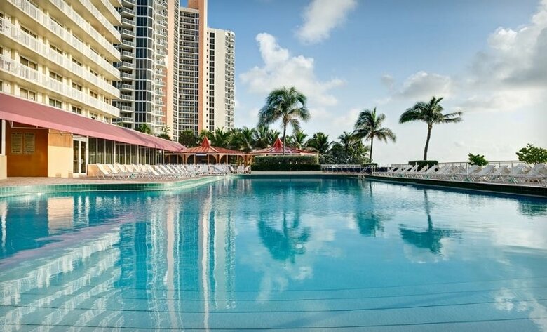 Hotel Ramada Plaza Marco Polo Beach Resort
