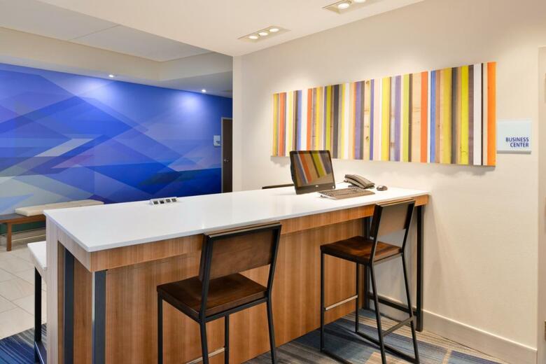 Hotel Holiday Inn Express And Suites Madison