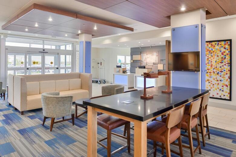 Hotel Holiday Inn Express And Suites Madison