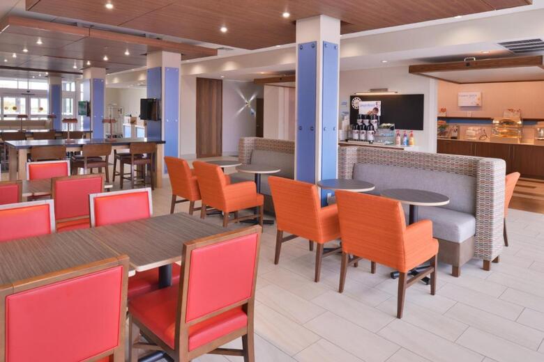 Hotel Holiday Inn Express And Suites Madison