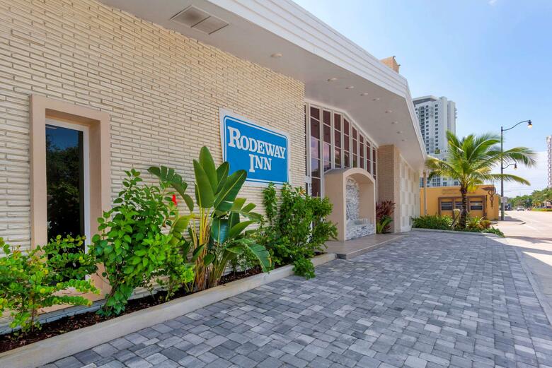 Hotel Rodeway Inn Near Hollywood Beach