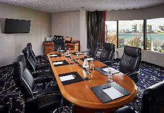 Doubletree By Hilton Windsor Hotel & Suites