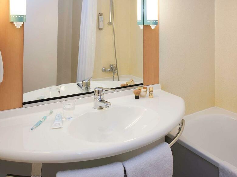 Hotel Ibis Paris Pantin Eglise