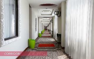 Hotel Ramada Suites By Wyndham Solo