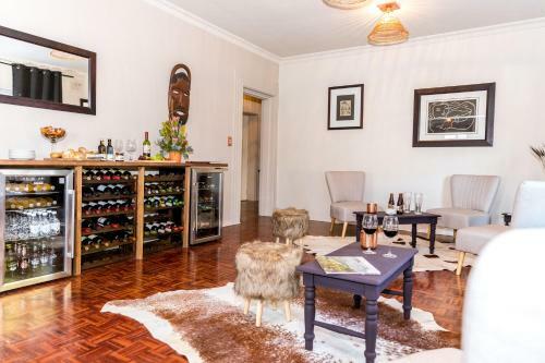 Hostal Le Petit Chateau Guest House