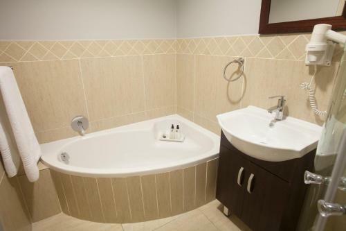 Hostal Ruslamere Hotel, Spa And Conference Centre
