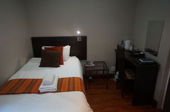 Hostal 314 On Clark Guest House