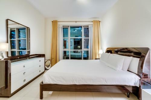 Westside Ease By Emaar Epic One Bedroom Apartment
