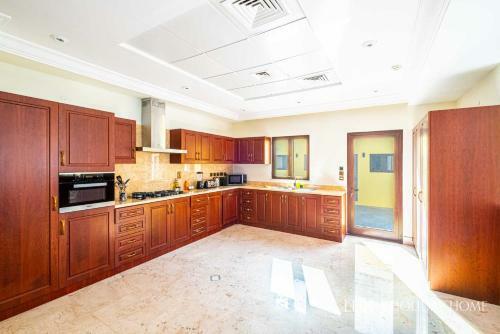 Villa Lux - The Dubai Paradise Palace