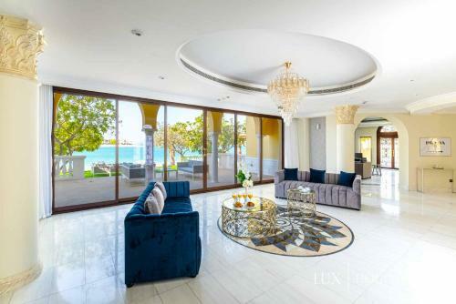 Villa Lux - The Dubai Paradise Palace