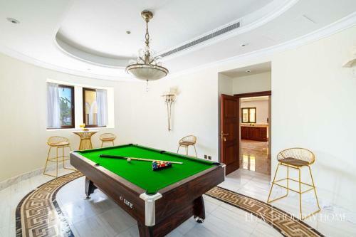 Villa Lux - The Dubai Paradise Palace