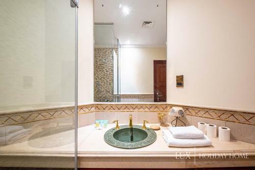 Villa Lux - The Dubai Paradise Palace