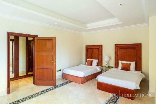 Villa Lux - The Dubai Paradise Palace