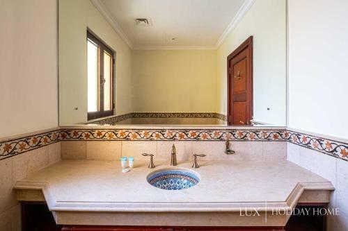 Villa Lux - The Dubai Paradise Palace