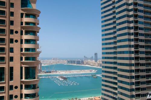 Apartamento Upgraded 2 Bd W Sea Views - Accommodates 6!