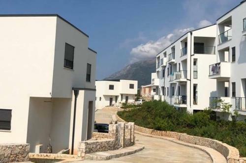 White Rocks - Spacious And Cute Apartment By The Sea