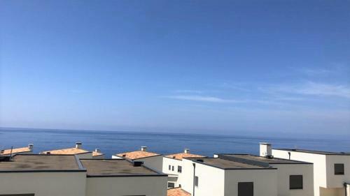 White Rocks - Spacious And Cute Apartment By The Sea