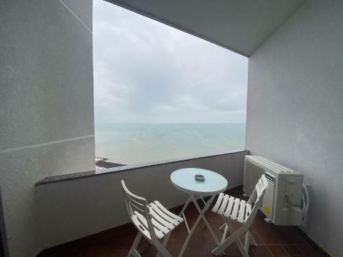 City Center& Sea View Apartment