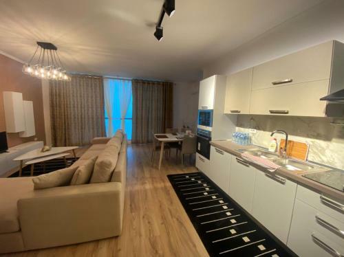 City Center& Sea View Apartment