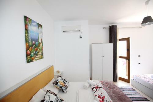 Hostal Room In Bb - Hotel Horizont - Liqeni Studio 05