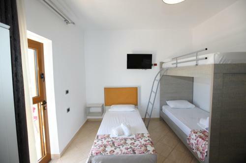 Hostal Room In Bb - Hotel Horizont - Liqeni Studio 05