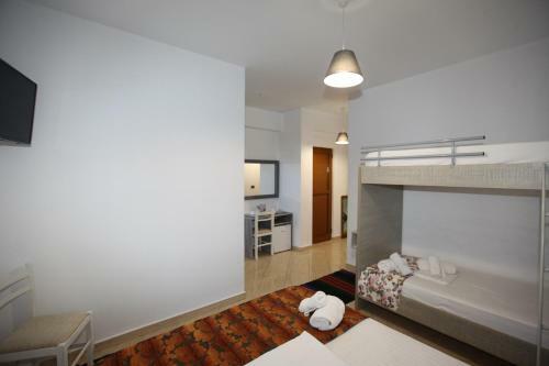 Hostal Room In Bb - Hotel Horizont - Shkalla Room 01