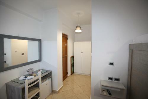 Hostal Room In Bb - Hotel Horizont - Shkalla Room 01