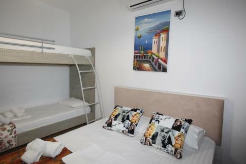 Hostal Room In Bb - Hotel Horizont - Shkalla Room 01